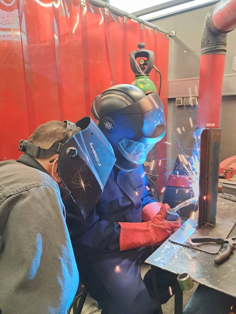 Stanowisko do nauki spawania w naszej spawalni w Tychach